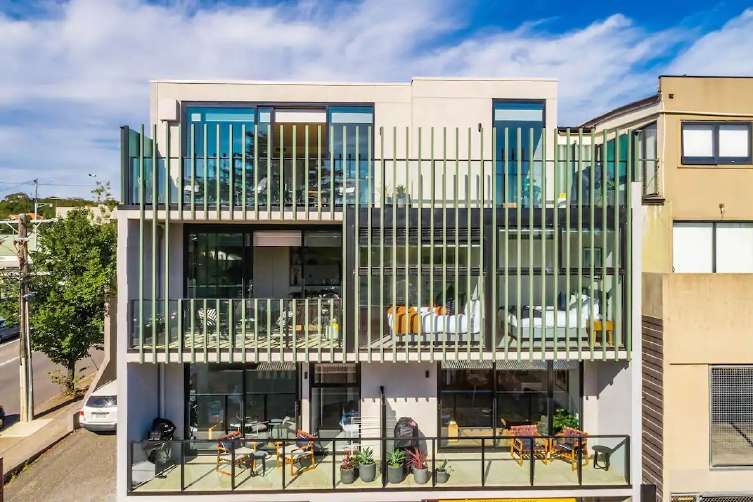 Townhouses with aluminium windows and screens