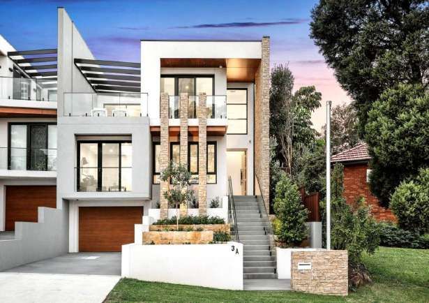 Contemporary townhouse with aluminium windows